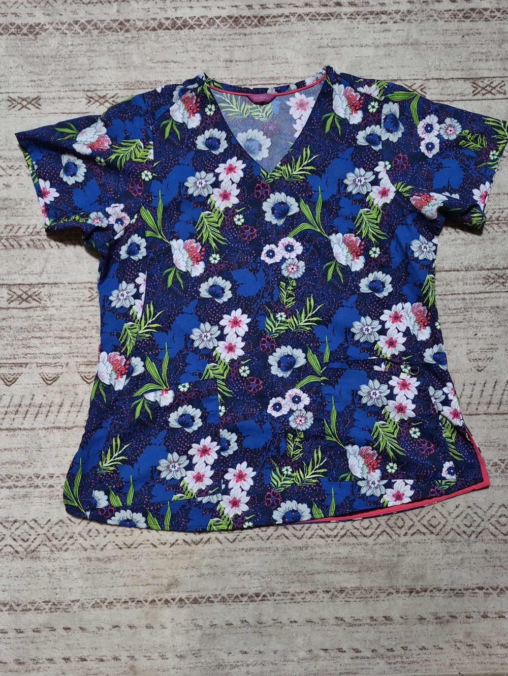 Vera Bradley Blue Floral V-Neck Short Sleeve Scrub Top